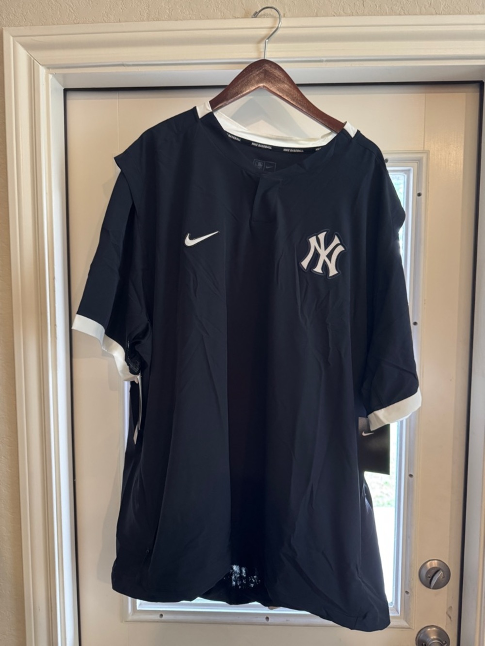 Nike Dark Navy and White New York Yankees Pull over with pockets
